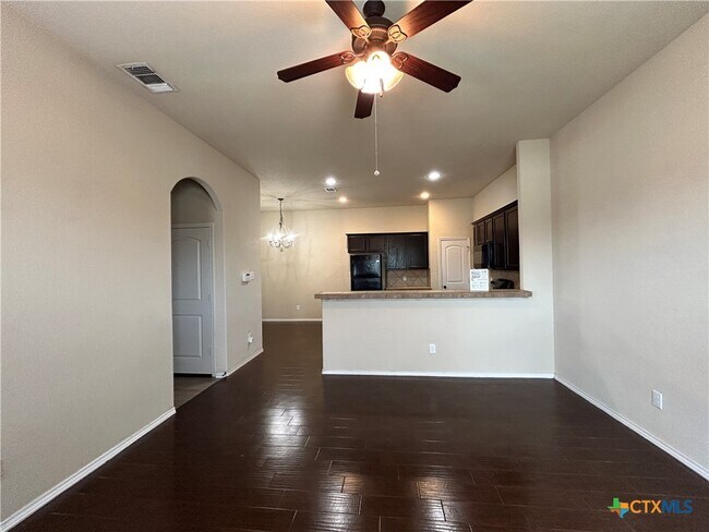 Foto del edificio - 502 Creekside Cir