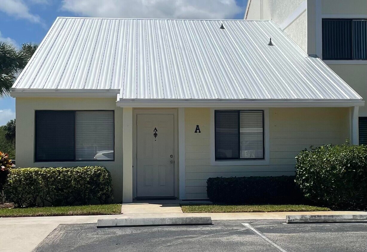 4235 Gator Trace Ave Unit A, Fort Pierce, FL 34982 Condo for Rent in