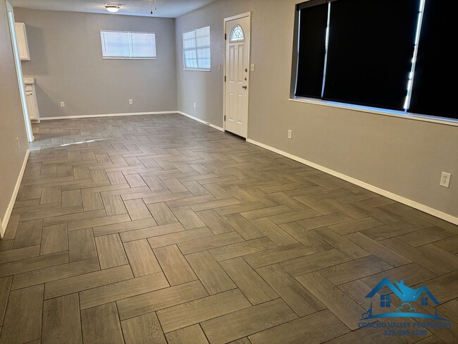 Building Photo - For Rent - 3 Bed/ 1.5 Bath near Fannin Elementary