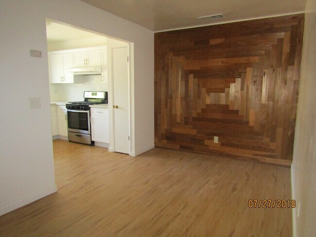 Foto del edificio - 3 bed, 2 bath, 2 car garage, single story home in Rincon Valley!