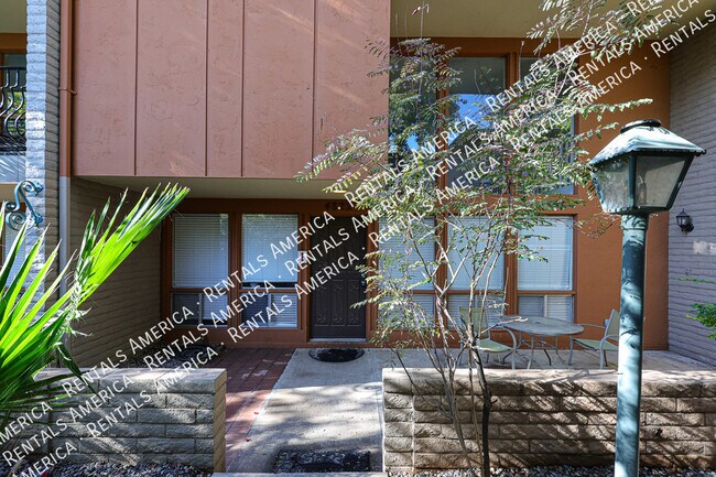 Foto del edificio - SPACIOUS 3 BEDROOM CONDO.