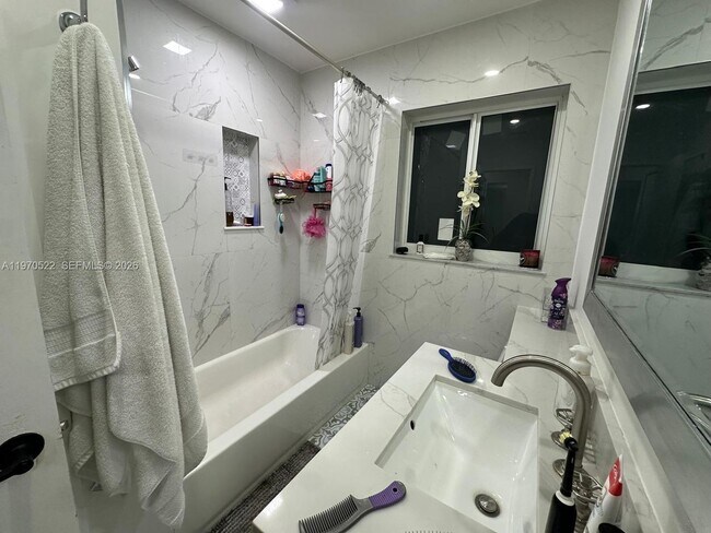 Building Photo - 34 SE 3rd Terrace