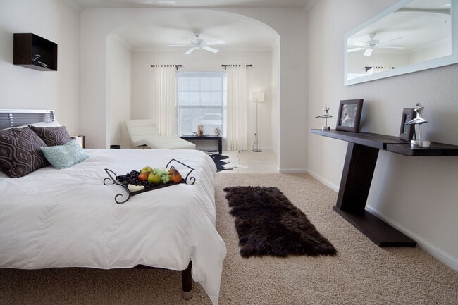 Photo - Heritage Estates – Center Square Apartments