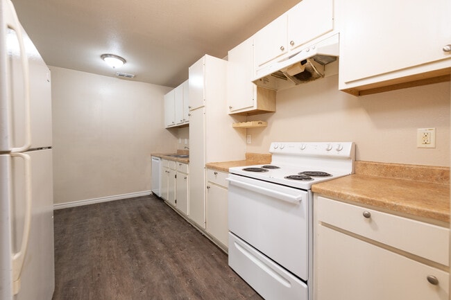 Building Photo - 7668 Oak Chase