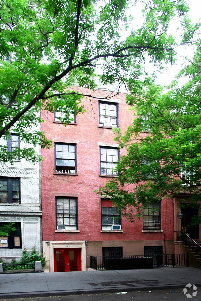 Building Photo - 338 W 22nd St
