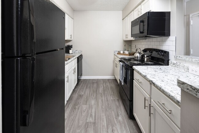 Foto del edificio - 648 Cross Creek