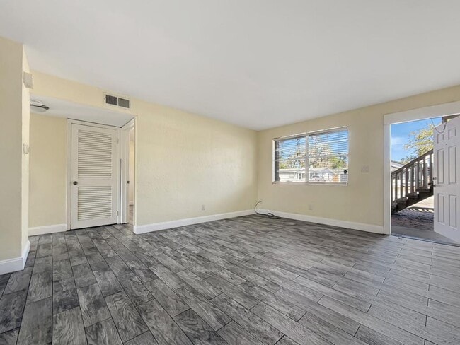 Building Photo - 820 State Ave