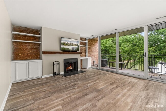 Building Photo - 1601 Fairway Dr