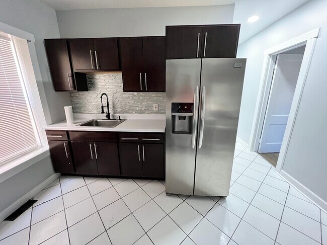 Foto del edificio - 4838 W Barry Ave