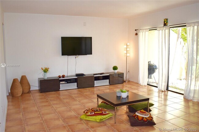 Foto del edificio - 3843 Alcantara Ave