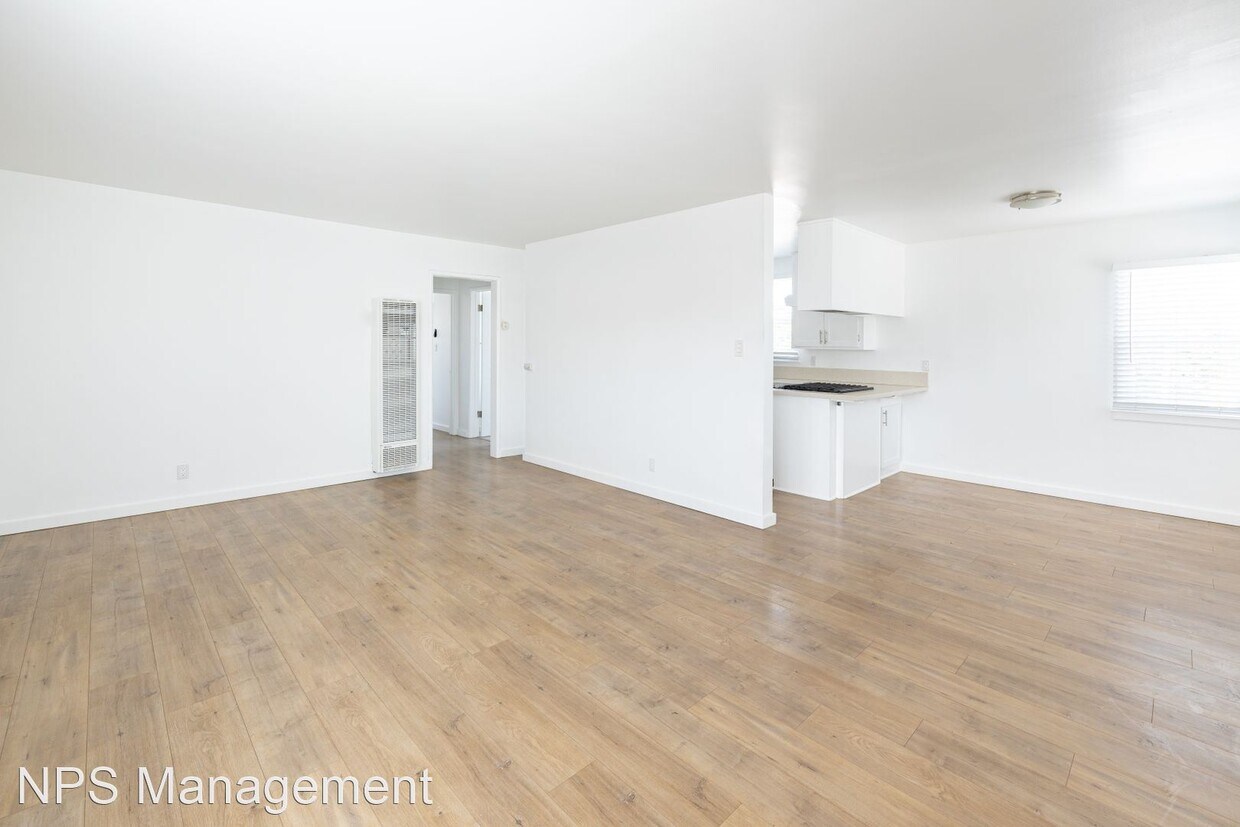 Primary Photo - 2 br, 1 bath Apartment - 1521 E 2nd Street...