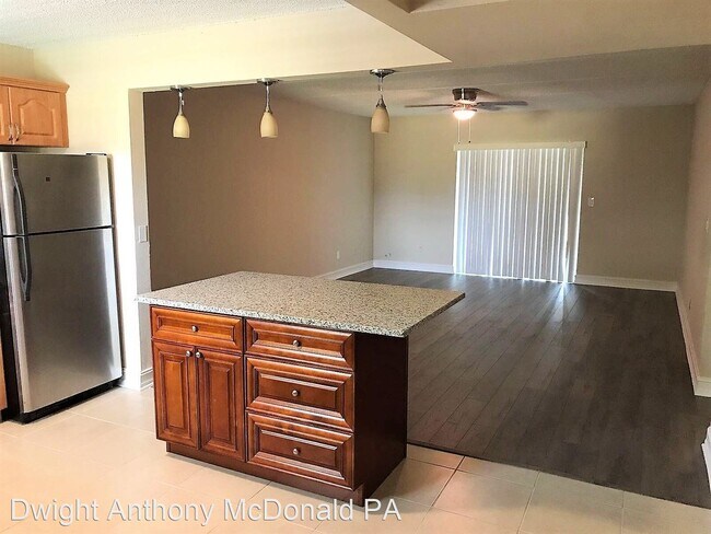 Foto del edificio - 2835 Somerset Park Dr