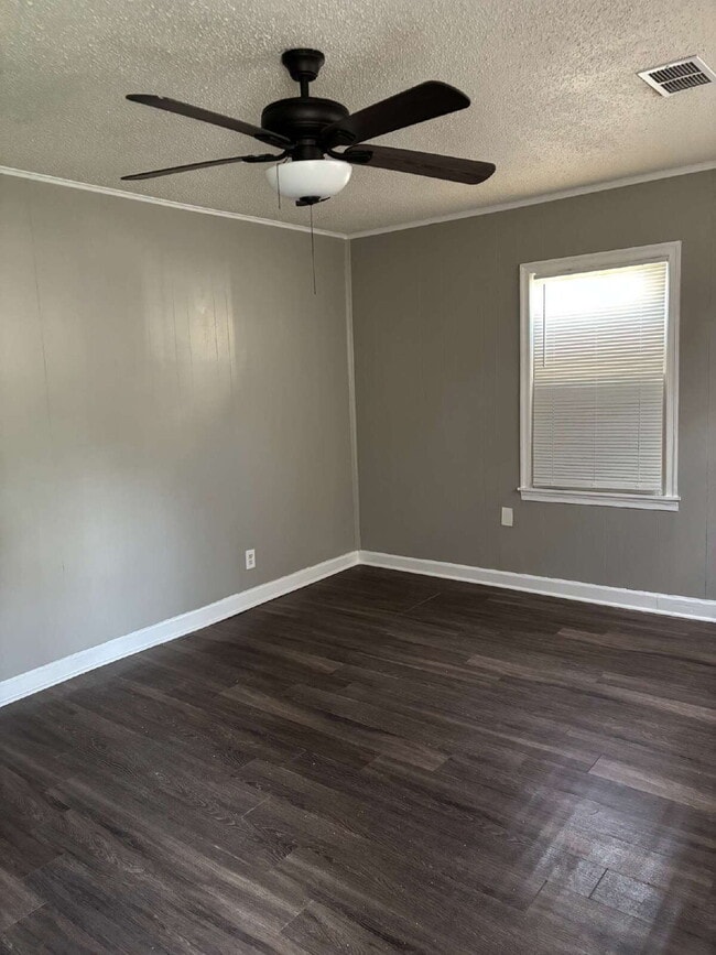 Photo - "3-Bedroom Gem on East Frank Avenue" Apartment