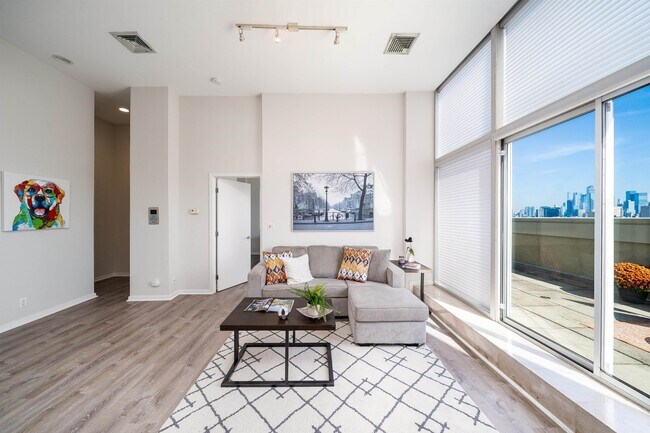 Foto del edificio - 689 Marin Blvd