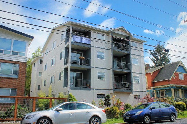 Piscina completamente remodelada en 2016 - Beacon Hill Apartments