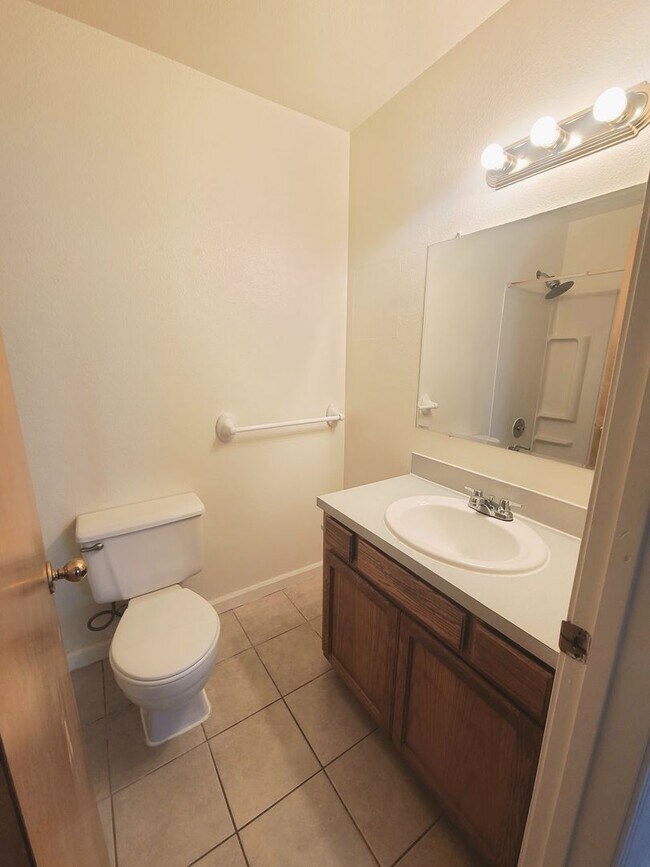 Foto del edificio - Perfect 1 bedroom 1 bath 6th & Hays Downto...