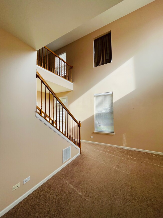 Foto del edificio - 2401 Sunshine Ln