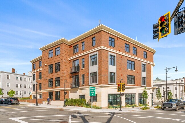 Building Photo - 69 Walnut St