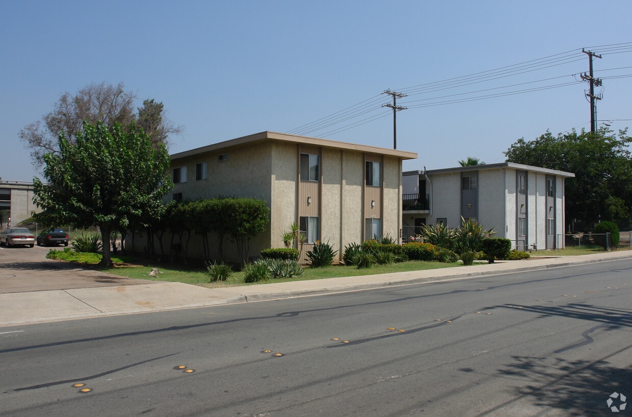 Building Photo - 1490 Oakdale Ave
