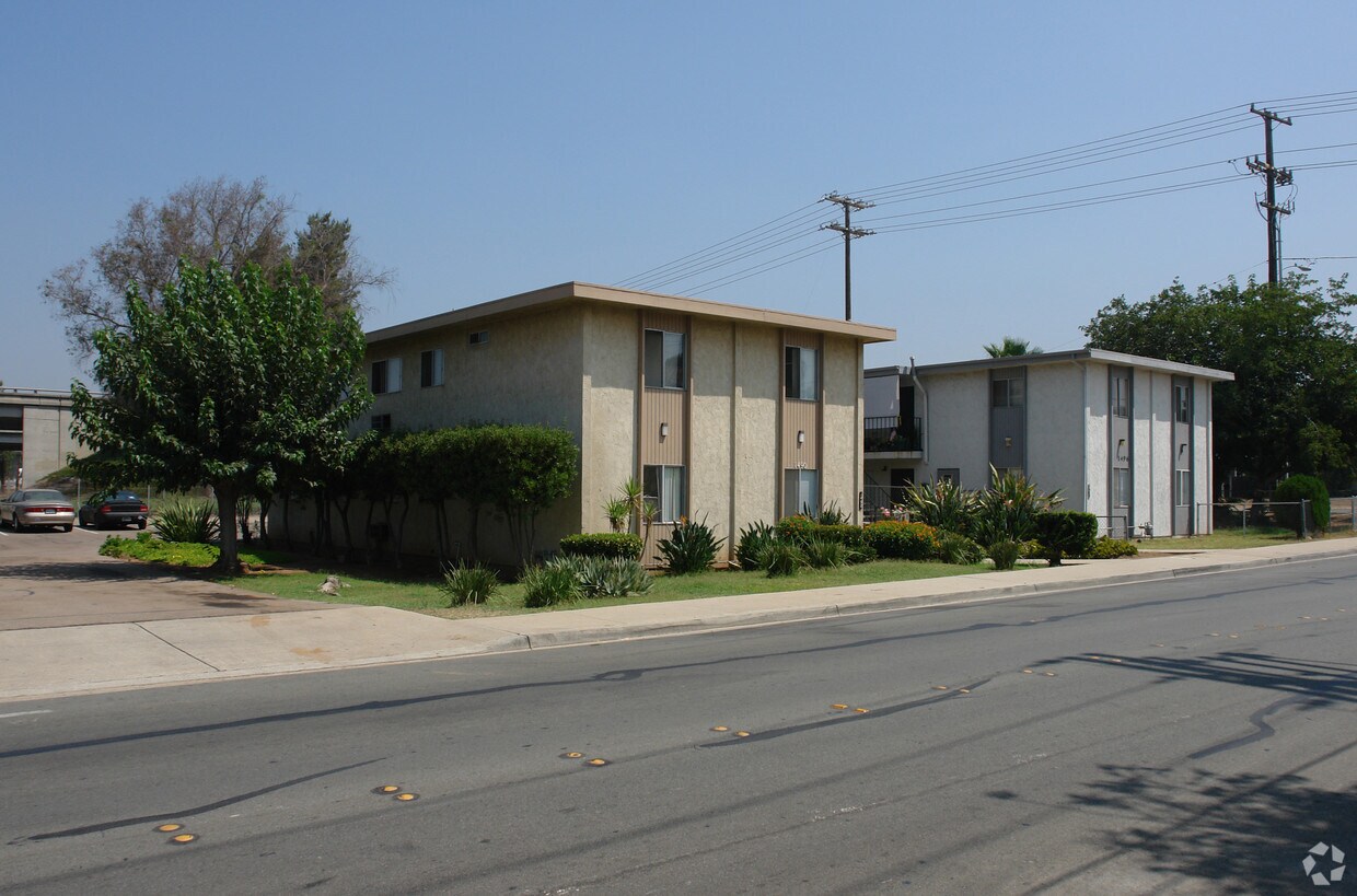 Foto del edificio - 1490 Oakdale Ave