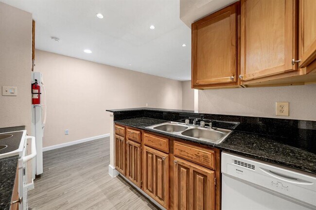 Foto del edificio - 2110 Wilcrest Dr