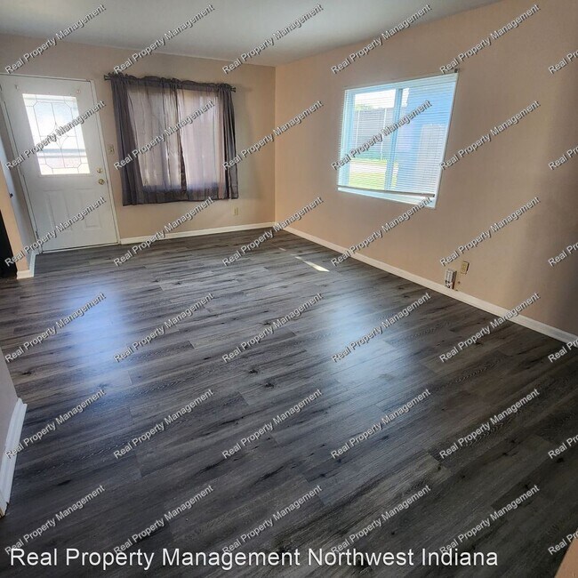 Building Photo - 3 br, 1 bath House - 7626 Walnut Avenue