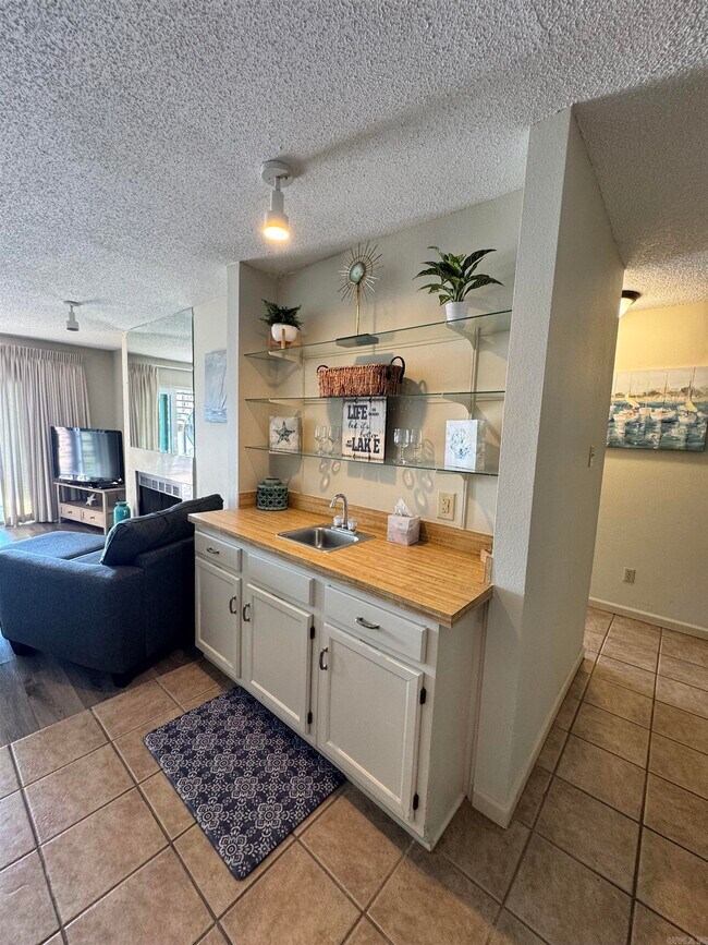 Foto del edificio - 5371 Central Ave