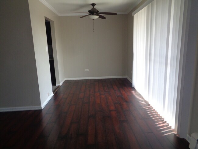 Foto del edificio - 4420 W 111th St
