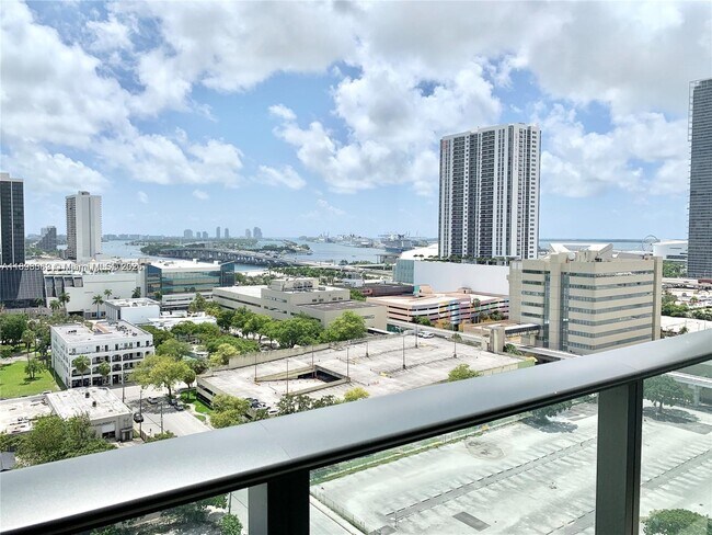 Foto del edificio - 1600 NE 1st Ave