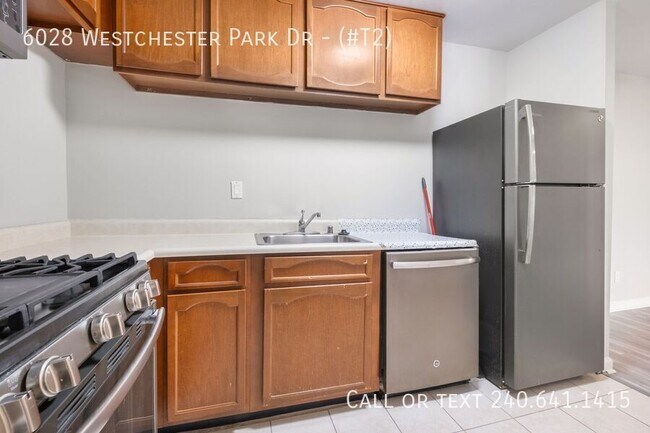 Foto del edificio - 6028 Westchester Park Dr