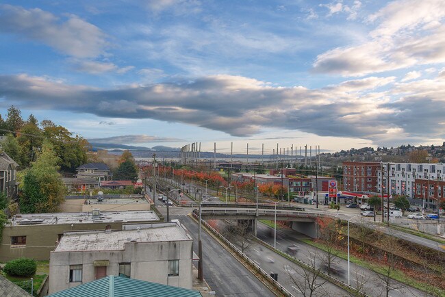 Foto del edificio - 3232 15th Ave W
