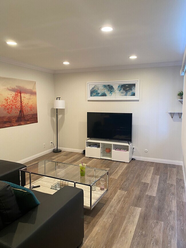 Foto del edificio - 113 N Grand Oaks Ave