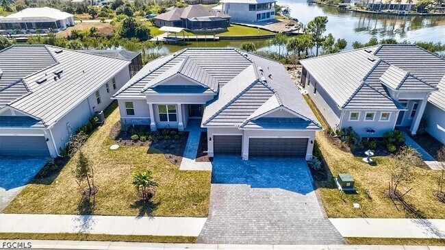 Foto del edificio - 7796 Lakes Edge Ln
