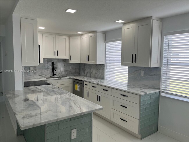 Building Photo - 98 Normandy Ln