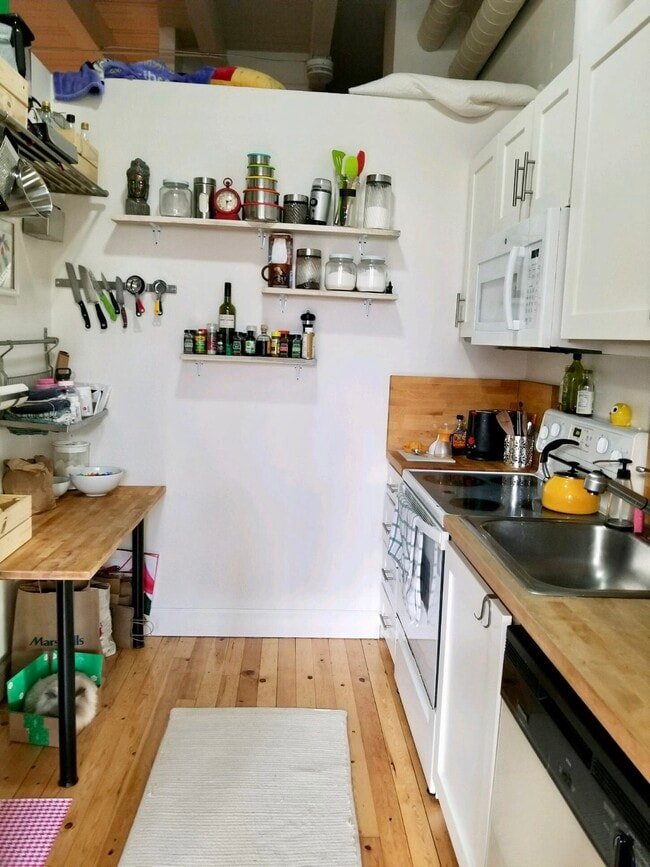 Building Photo - 215 2nd Avenue South, Unit 404
