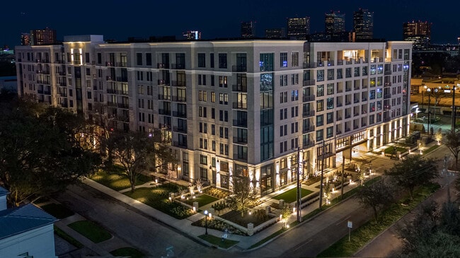 Foto del edificio - NOVEL River Oaks by Crescent Communities