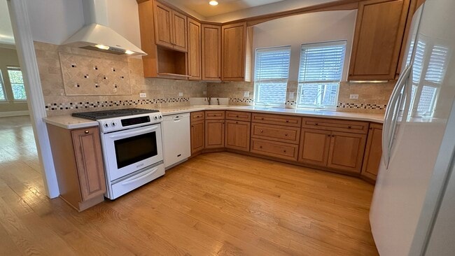 Building Photo - 1008 Dewey Ave