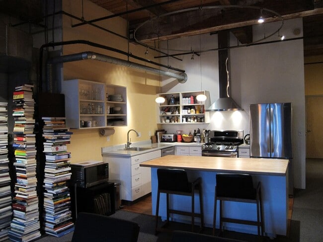 Kitchen - 725 NW Flanders St