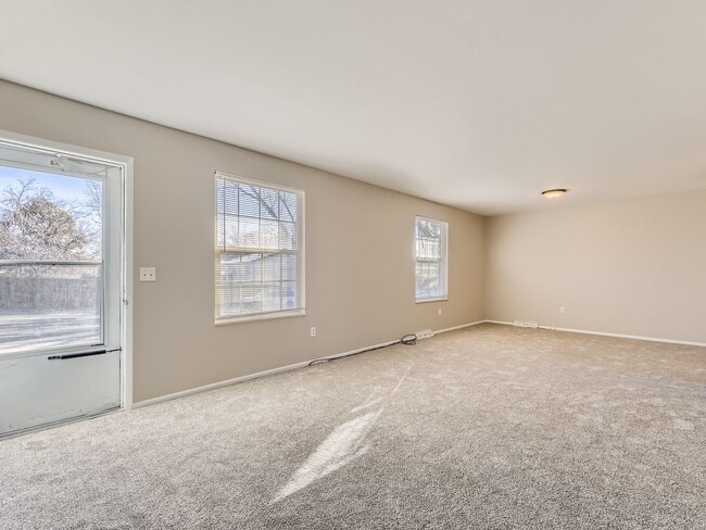 Building Photo - 3 Bed House in Aurora!!!!!