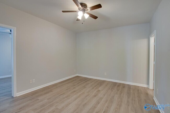 Foto del edificio - 310 Rock St SE