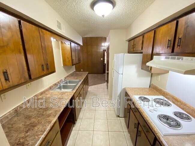 Building Photo - 2236 Birken Dr