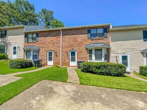 Building Photo - 1033 Dassow Ct