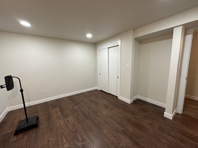Primary bedroom - 5051 S Meade St