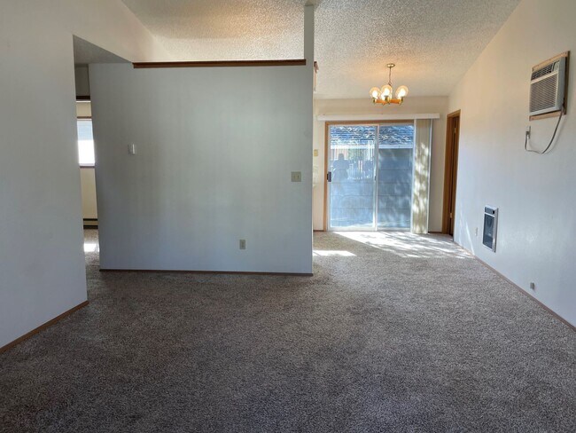 Building Photo - Now renting 2 bedroom Duplex