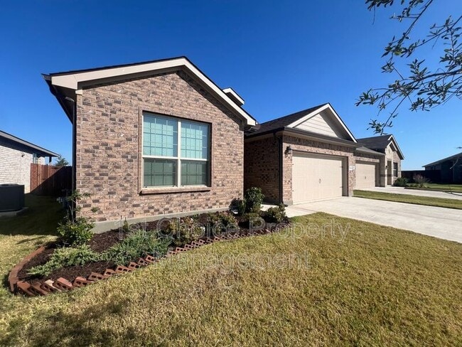 Building Photo - 9608 New Bern Dr