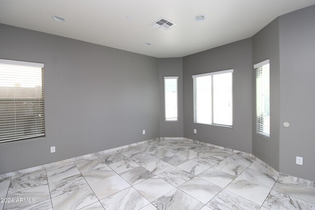 Foto del edificio - 10769 W Saddlehorn Rd