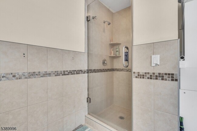 Foto del edificio - 927 E Henry St