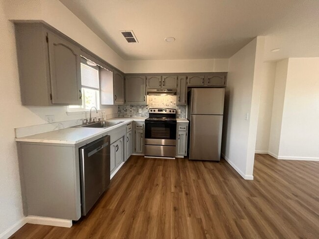 Foto del edificio - 3315-3319 S Woodland St