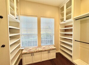 Building Photo - 15216 Saddlewood Dr