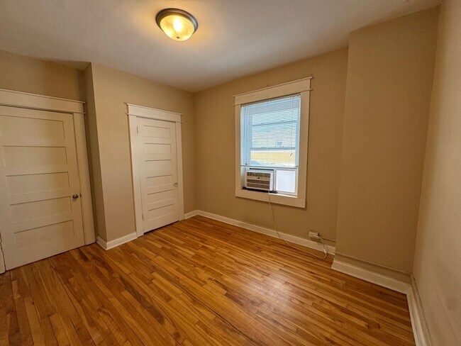 Foto del edificio - 1912 University Ave W